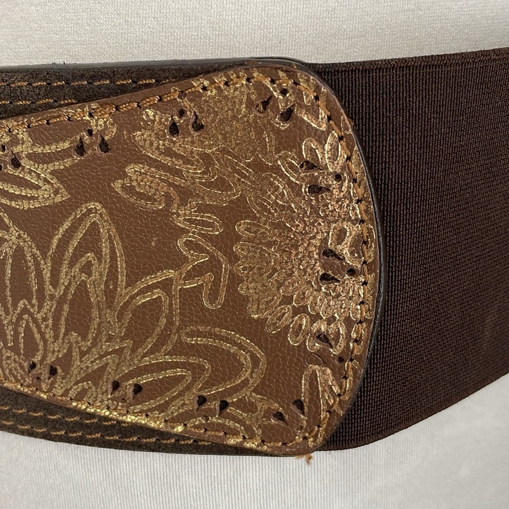 Chico’s Size Medium brown suede leather elastic hook closure gold print belt. - Picture 7 of 12